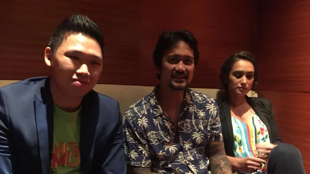 Leonard Angga, co produser film Mangga Muda, bersama Tora Sudiro dan Alexandra Gottardo