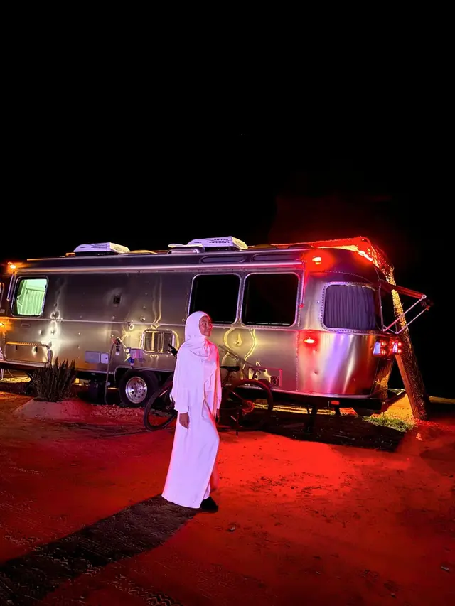 6 Gaya Yura Yunita Ngabuburit hingga Buka Puasa di Al Ula, Tampil Anggun Pakai Blus hingga Abaya