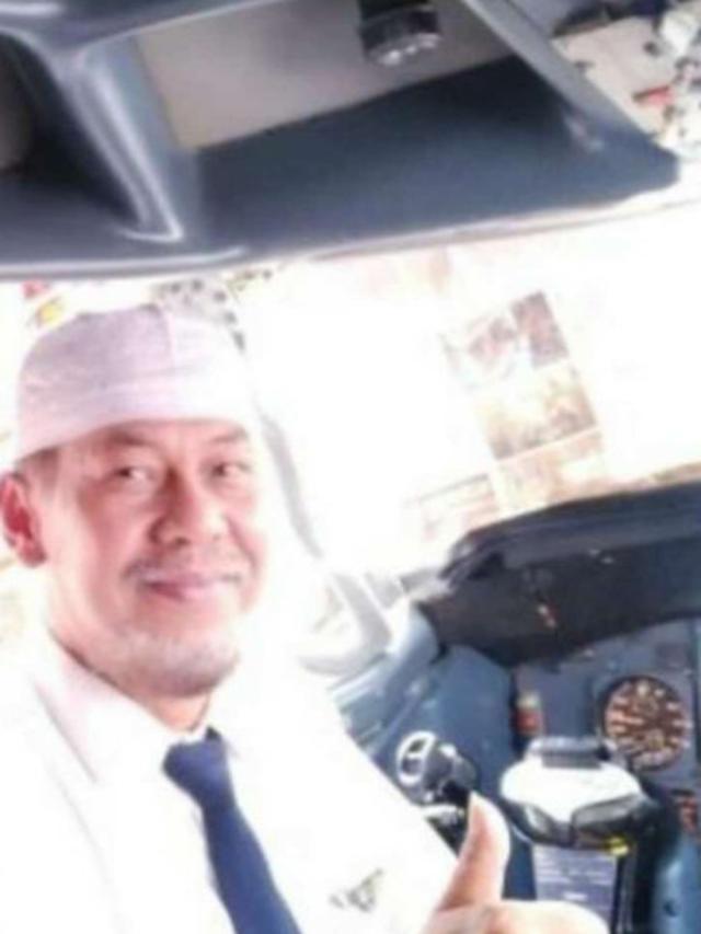 Sosok Kapten Afwan, Pilot Sriwijaya SJ182 yang Dikenal Identik Peci Putihnya