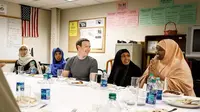 Tutup Ramadan, Mark Zuckerberg Bukber dengan Pengungsi Somalia