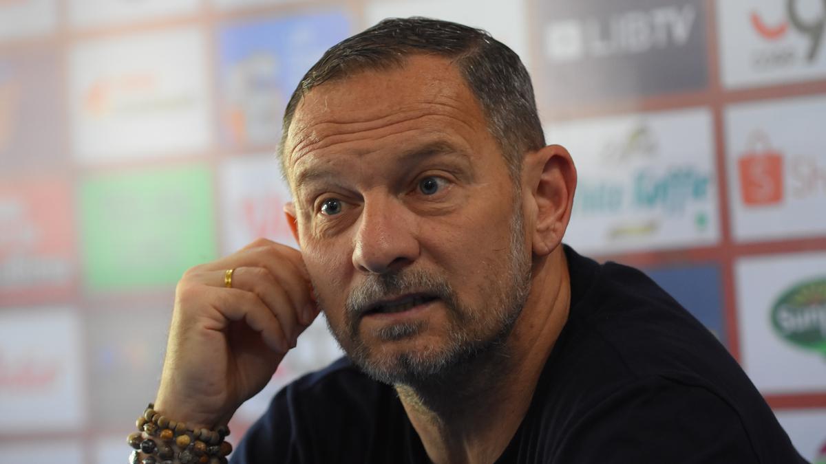 Dejan Antonic Lihat Kemajuan Pesat di Semen Padang, Siap Lakukan Perombakan di Putaran Kedua