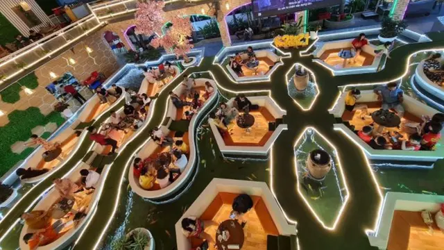 Kafe ikan koi di Ho Chi Minh Vietnam