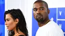 Sumber tersebut mengatakan bahwa Kim panik saat membawa Kanye West ke rumah sakit. (Getty Images - The Grapevine - The Root)