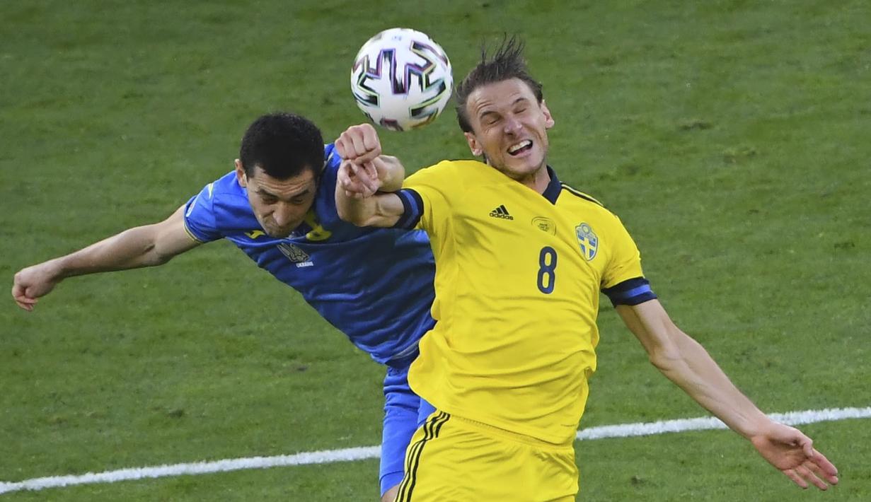 Papan skor tak berubah hingga akhir babak kedua, masih menunjukkan angka satu sama. Pertandingan Swedia melawan Ukraina akhirnya dilanjutkan ke babak tambahan 15 menit kali dua. (Foto: AP/Pool/Andy Buchanan)