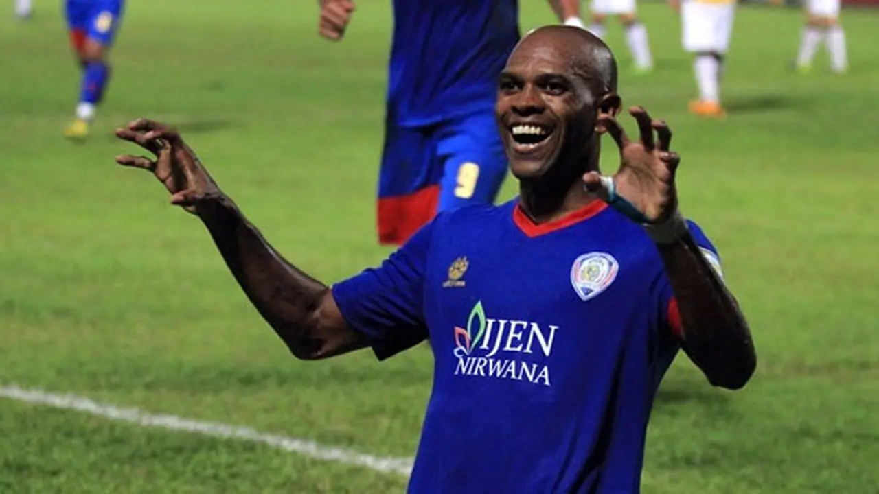 keith-kayamba-131030b.jpg