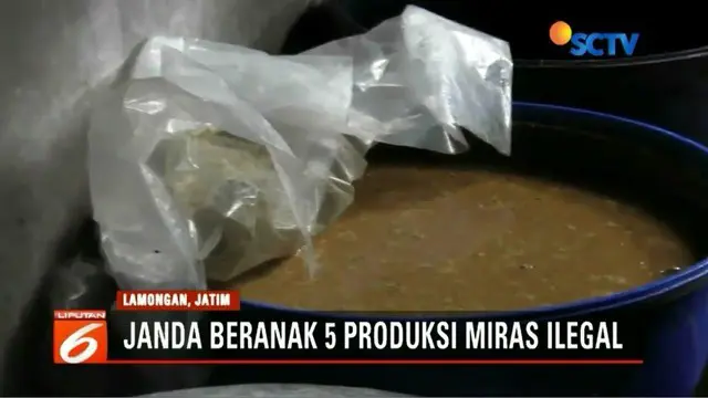 Seorang janda beranak lima di Lamongan, Jawa Timur, produksi miras ilegal di dalam rumah. Polisi sita ratusan botol miras jenis arak dan baceman.