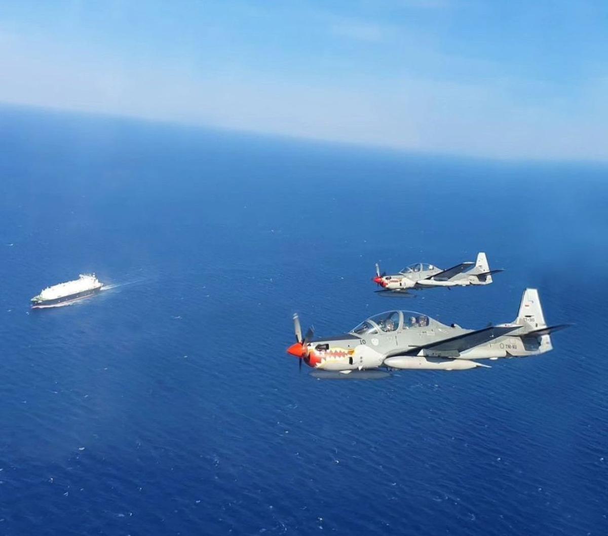 Sebagai informasi, pesawat EMB 314 Super Tucano ini adalah pesawat latih lanjut yang memiliki kemampuan COIN (Counter Insurgency) atau pesawat anti perang gerilya. <br>