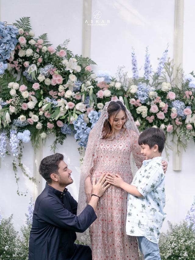 Hamil Anak Laki-laki, Ini 6 Potret Faradilla Yoshi Bersama Suami dan Putra Sambung