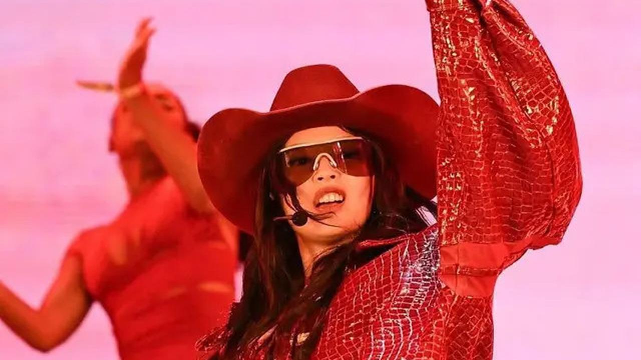 Tampilan Cowboy Girl Jennie BLACKPINK Sukses Gebrak Panggung Coachella 2025