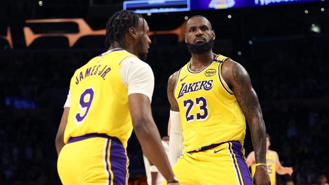 LeBron James main bareng Bronny di NBA