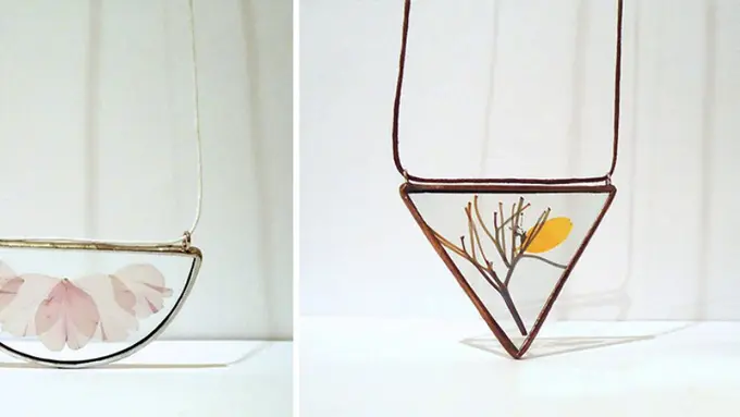 Ada Bunga Asli "di Dalamnya" 15 Aksesoris Ini Bikin Terpukau