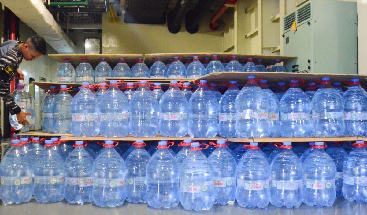Kirimkan Ribuan Galon Air Mineral, Makanan, dan Kebutuhan Harian Lainnya<br>