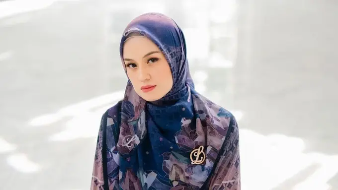 Kimberly Ryder baru saja mengunggah foto berhijab