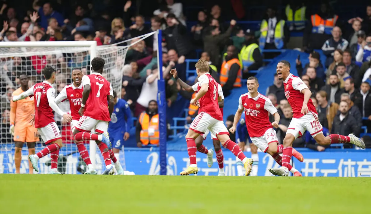 Arsenal sukses memastikan kemenangan atas Chelsea dalam Derby London. Meski bermain di Stamford Bridge, Arsenal sukses menang tipis 1-0 atas tuan rumah. (AP/Kirsty Wigglesworth)