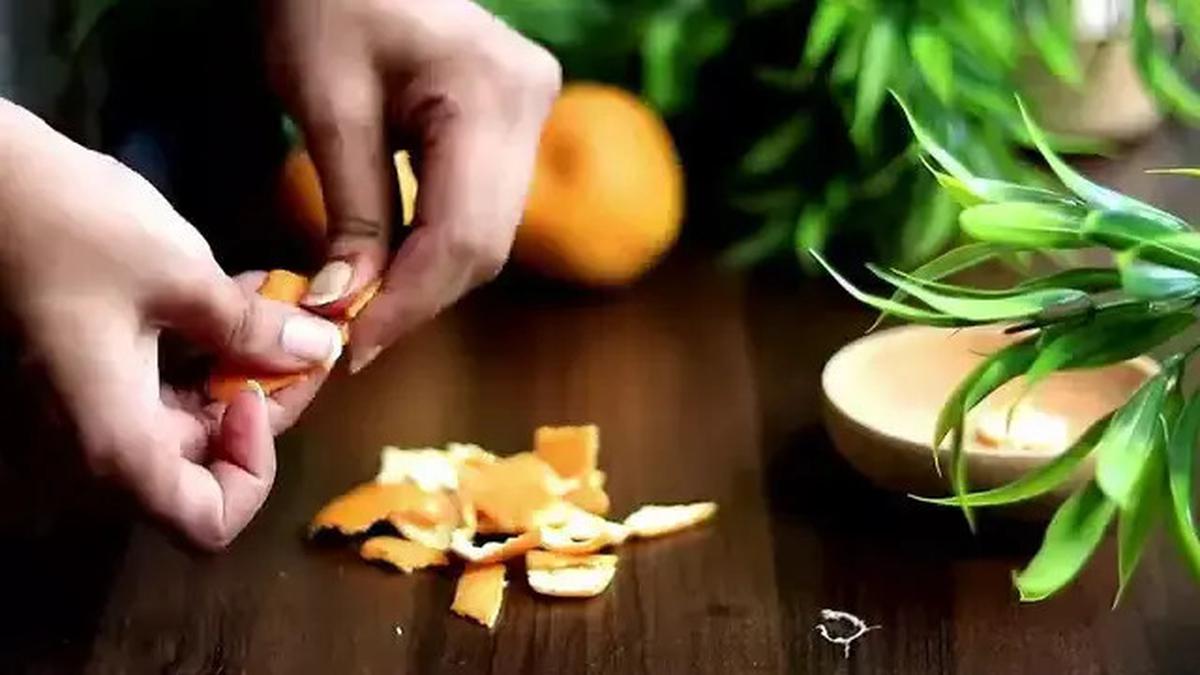 Cara Mendapatkan Kulit Wajah Glass Skin dengan Toner Alami dari Kulit Jeruk