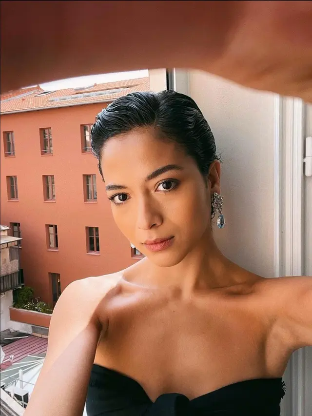 Artis Rambut Super Pendek