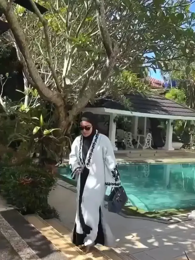 Potret Taman Rumah Syahrini di Bogor