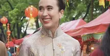Kreasi batik Widi Wardhana dalam balutan batik dengan siluet yang beragam, anti membosankan. [Foto: Instagram/ Widi Wardhana]