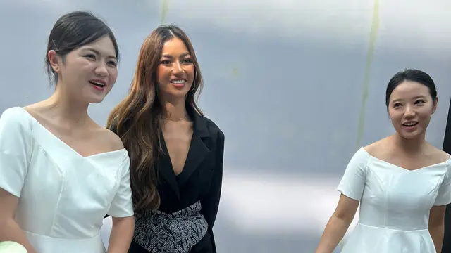 Miss Universe Indonesia 2025, Sanly Liu (tengah) (Liputan6.com/Idris Rusadi Putra)