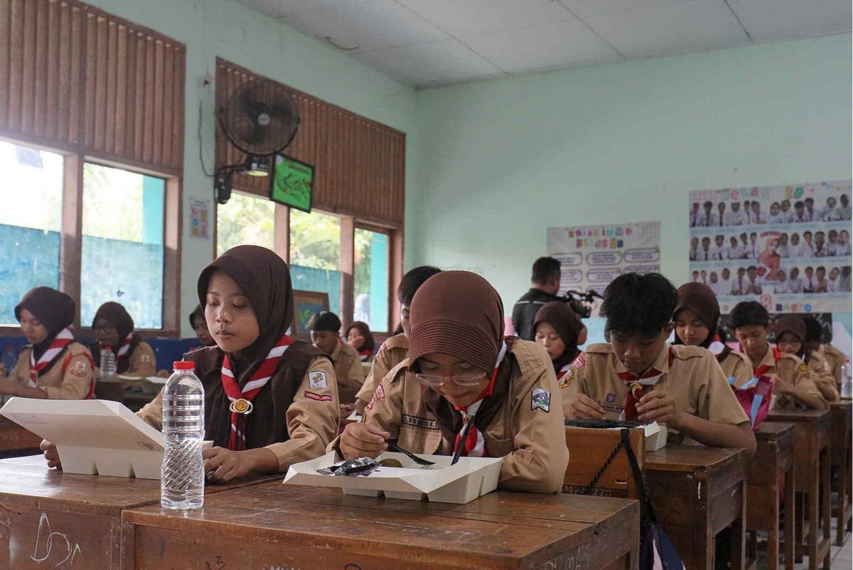Wapres Gibran Tinjau Uji Coba Makan Bergizi di Jakarta