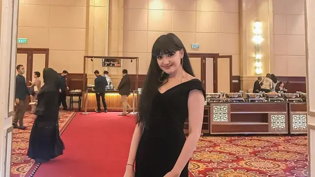 Pesona Marcella Simon Pakai Outfit Serba Hitam, Tampil Menawan