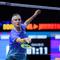 Pebulu tangkis Denmark, Viktor Axelsen dari tim Lightning berusaha mengembalikan kok ke arah Kodai Naraoka dari tim Rockets dalam laga tunggal putra Badminton XL 2025 di Istora Senayan, Jakarta, Sabtu (04/10/2025). (Bola.com/Bagaskara Lazuardi)