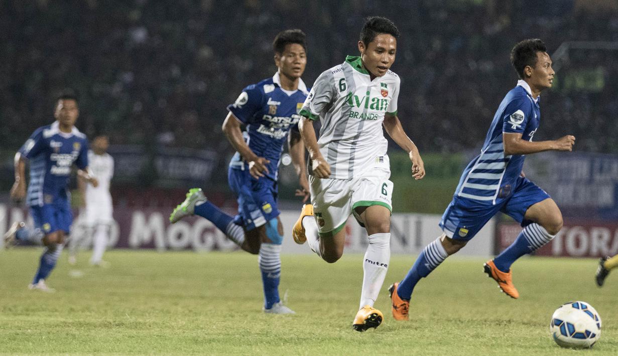 Evan Dimas, gelandang asal klub Surabaya United ini merupakan pesepak bola masa depan Indonesia. (Bola.com/Vitalis Yogi Trisna)