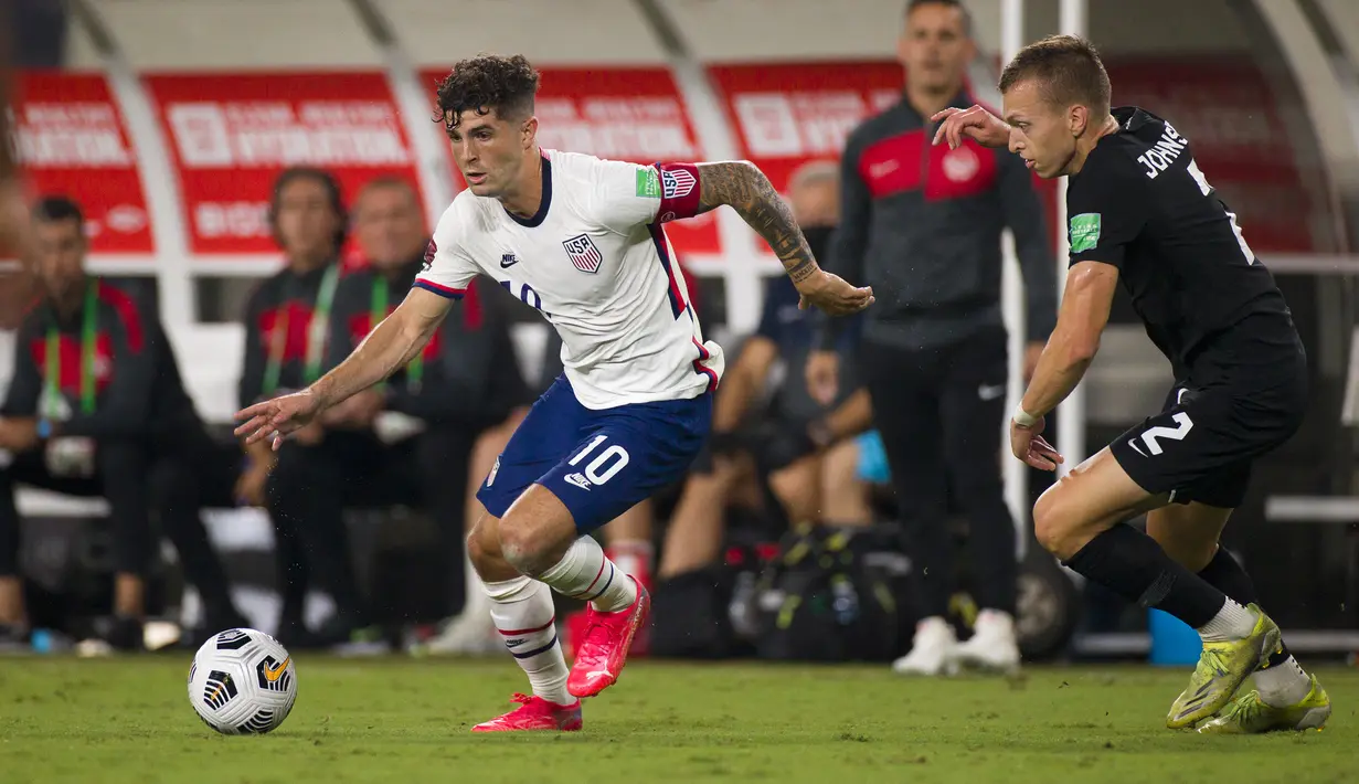 Christian Pulisic. Pemain sayap Chelsea ini telah menjabat kapten Timnas Amerika sejak 2018. Amerika dibawanya menjadi juara Concacaf Nations League 2019/2020. Total telah mengoleksi 40 caps dengan mencetak 16 gol sejak debutnya pada 30 Maret 2016. (Getty Images via AFP/Brett Carlsen)