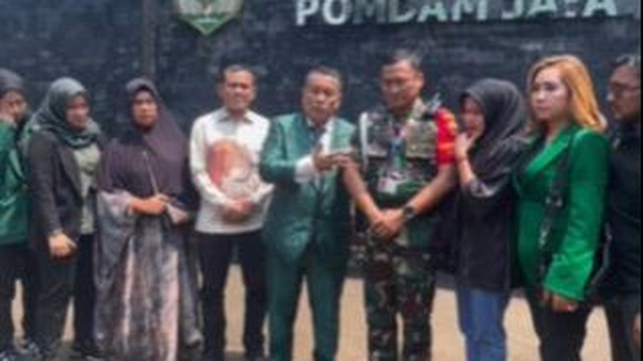 Bahkan Ibunda Imam Masykur diberi kesempatan untuk bertemu tersangka dan mendengarkan kronologi peristiwa yang terjadi secara transparan dan jelas.