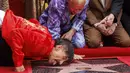 Anthony Kiedis berpose saat upacara pengumuman penerimaan bintang kepada Red Hot Chili Peppers di Hollywood Walk of Fame di Los Angeles, California, Kamis (31/3/2022). (Willy Sanjuan/Invision/AP)