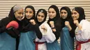 Sejumlah karateka berhijab siap tampil pada Kejuaraan Dunia Karate Junior, Cadet dan U-21 2015 di ICE, Tangerang. (Bola.com/Vitalis Yogi Trisna) 