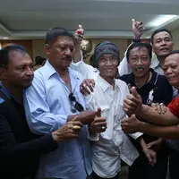 Teman-teman Tessy dariSrimulat ikut hadir pada sidang putusan Tessy (Galih W. Satria/bintang.com)