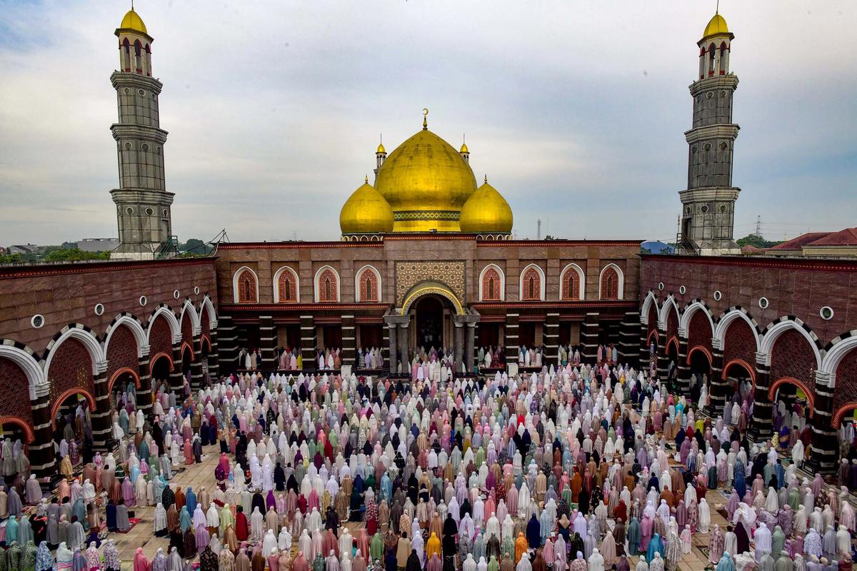 FOTO: Shalat Idul Fitri 1447 Hijriah di Mesjid Kubah Emas Depok Berlangsung Khidmat