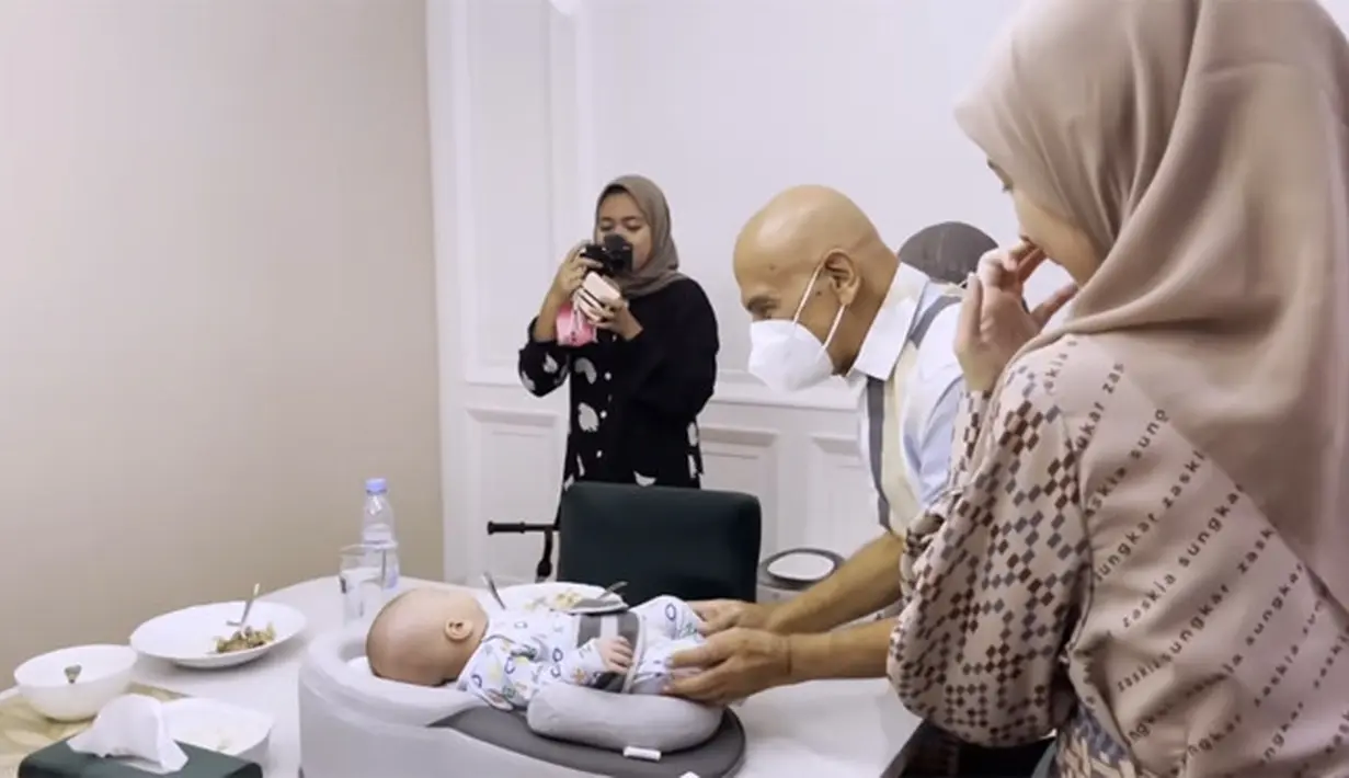 Mark Sungkar, Shireen, Zaskia dan Ukasya (Youtube/The Sungkars Family)