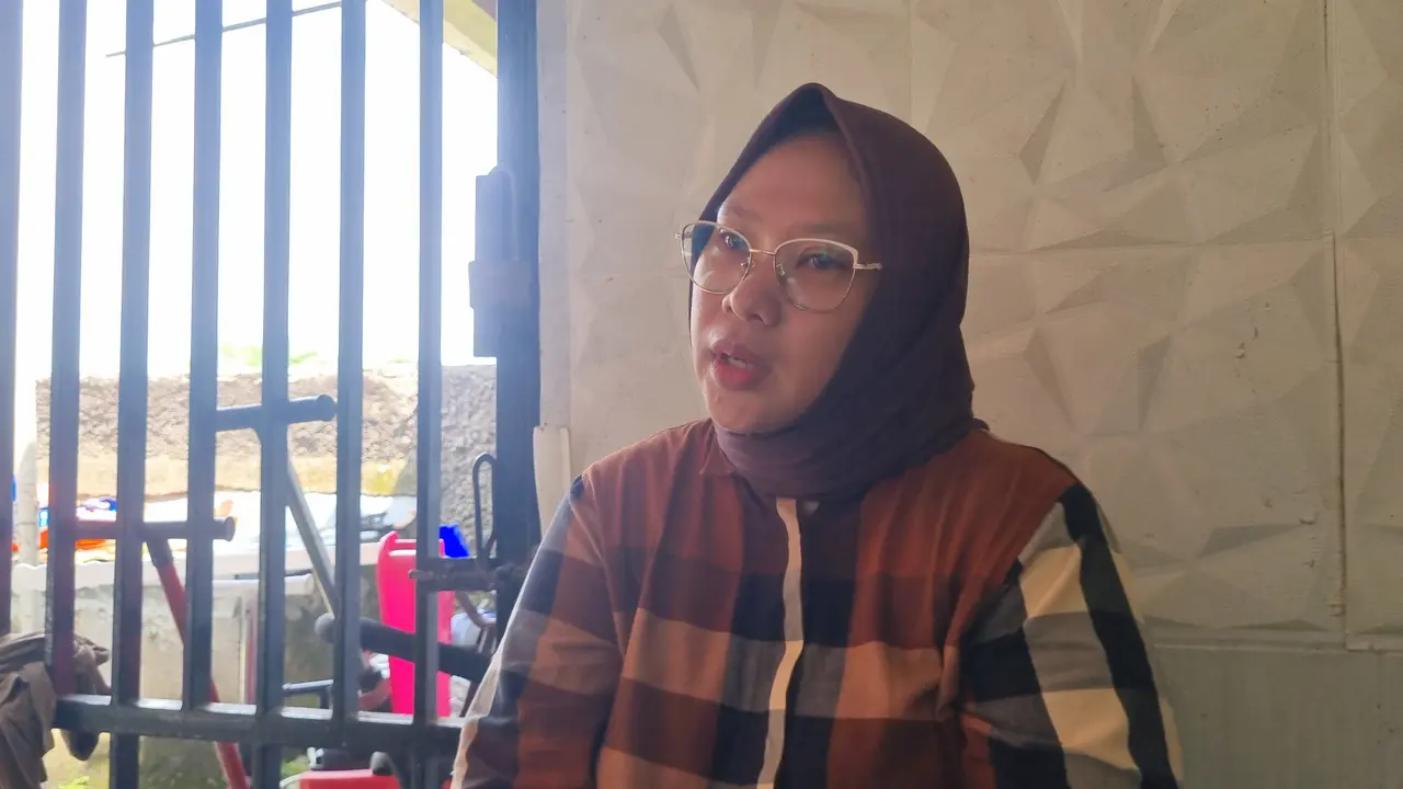 Istri almarhum aktor Sandy Permana, Ade Andriani,