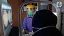 Perawat mengambil gambar saraf mata pasien di RS Mata JEC @ Menteng, Jakarta, Kamis (16/7/2020). JEC memiliki layanan JEC @ Cloud yang memberikan konsultasi kesehatan mata melalui tele-oftalmologi. (Liputan6.com/Herman Zakharia)