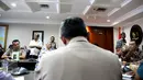 Kepala Satgas Percepatan Dwelling Time, Agung Kuswandono (kanan) saat konpers terkait Penurunan Dwelling Time di Gedung BPPT, Jakarta, Rabu (23/9/2015). Kemenko Maritim akan memperpendek dwelling time menjadi 3-4 hari. (Liputan6.com/Faizal Fanani)