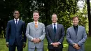 Asisten pelatih Patrick Kluivert Patrick Kluivert (kiri), pelatih kepala Louis van Gaal (tengah kiri), asisten pelatih Danny Blind (kedua kanan), dan pelatih kiper Frans Hoek berfoto bersama setelah presentasi pelatih baru Timnas Belanda di Zeist, Inggris, 10 Agustus 2012. (AFP/ANP/Koen van Weel)