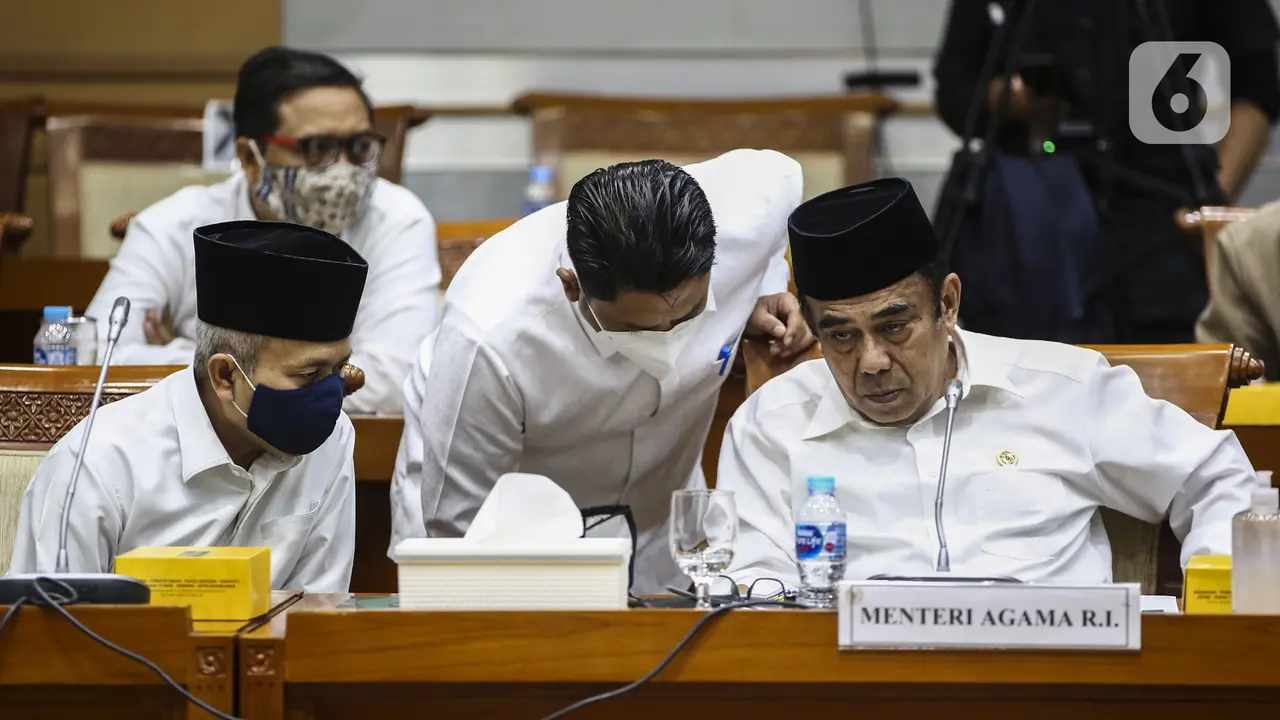 FOTO: Rapat dengan DPR, Menag Klarifikasi soal Pernyataan Radikalisme