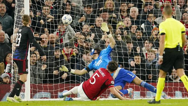 Foto: Momen Langka Harry Maguire dan Andre Onana Dipuja Sebagai Pahlawan Manchester United di Liga Champions