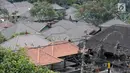 Suasana pemukiman rumah warga kaki Gunung Agung di kawasan Karangasem, Bali, Jumat (1/12). Meski beberapa kali telah diguyur hujan, namun abu vulkanik masih tampak di sejumlah desa di kaki Gunung Agung. (Liputan6.com/Immanuel Antonius)