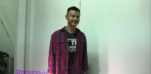 Travelling ke daerah pelosok Indonesia, membuat Dion Wiyoko dan teman-teman harus beradaptasi dengan budaya daerah tersebut. Uniknya, Dion pernah memakan Ulat Pohon Hidup-hidup di sebuah daerah.