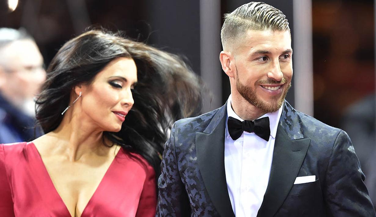 Bek Real Madrid, Sergio Ramos, didampingi sang istri, Pilar Rubio, menghadiri acara FIFA Ballon d'Or 2015 di Zurich, Swiss, Senin (11/1/2016). (AFP/Michael Buholzer)