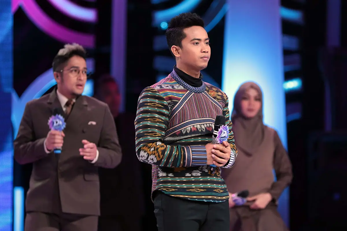 [Bintang] Iis Dahlia Terpesona pada Penampilan Arlan D'Academy 4