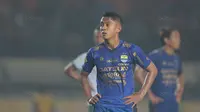 Pemain Persib Bandung Febri Hariyadi saat melawan PS TNI pada lanjutan Liga 1 2017 di Stadion Si Jalak Harupat, Sabtu (05/8/2017). Persien menang 3-1. (Bola.com/Nicklas Hanoatubun)