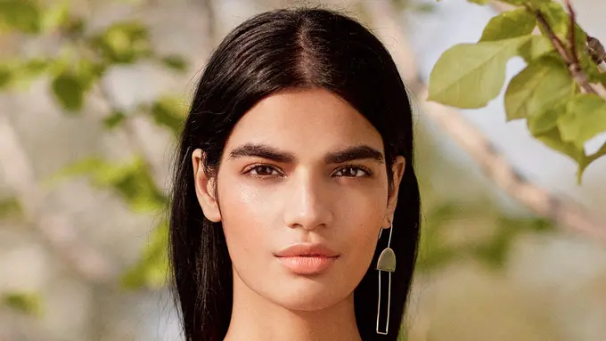 [Bintang] Ini 5 Nude Lips yang Cocok untuk Kulit Wajah Asia Menurut 'It' Model