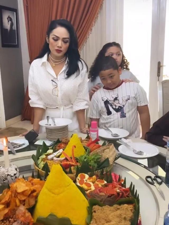 6 Momen Ulang Tahun Krisdayanti yang ke-46, Dirayakan Sederhana