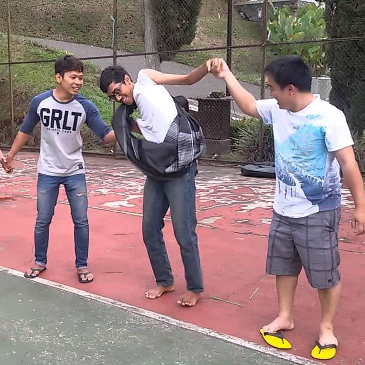12 Lomba 17an Anti Mainstream