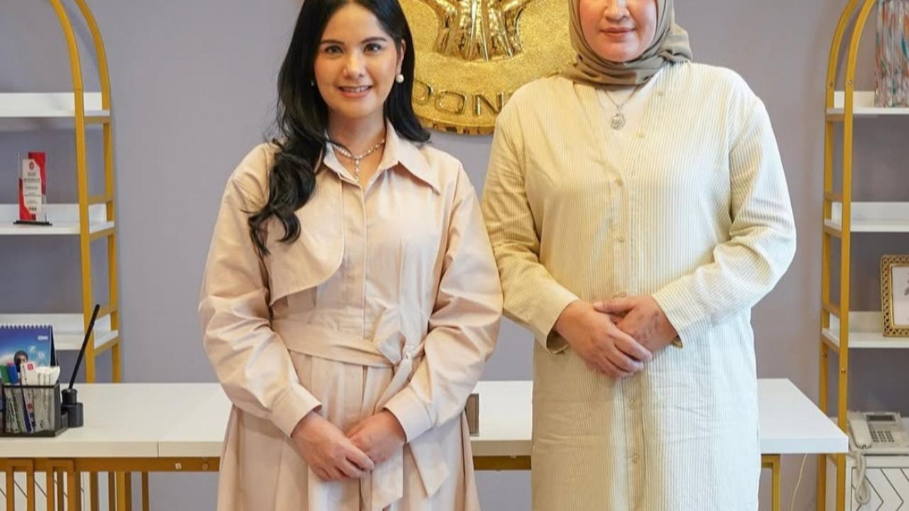 9 Outfit Istri Menteri ala Annisa Pohan, Elegan dan Berkelas