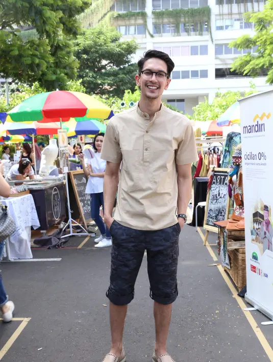 Pria tampan ini pun merasakan peluang yang bagus dalam bisnis kuliner Indonesia karena menurutnya makanan Indonesia sudah memiliki penggemarnya tersendiri. (Galih W. Satria/Bintang.com)